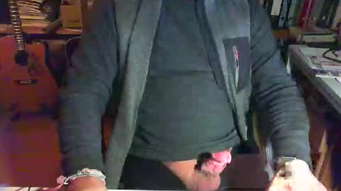 greyhounddog online show from November 2025 05:27:01 PM