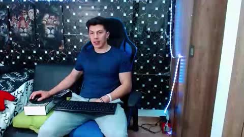 Snapshot of griego01 chatting on October 2025 12:30:02 AM griego01 online show from October 2025 12:30:02 AM