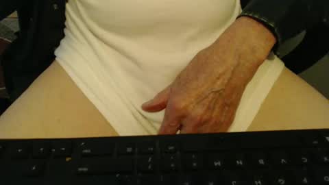 Snapshot of griz01 chatting on December 2024 06:22:02 PM griz01 online show from December 2024 06:22:02 PM