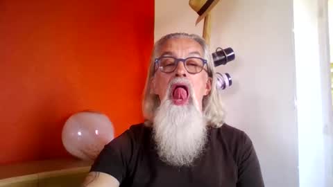 Grybear online show from October 2025 09:40:01 AM