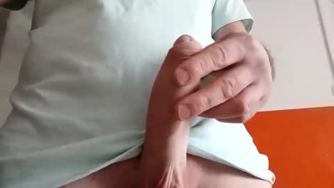 Snapshot of grzegorz34 chatting on January 2025 12:20:01 PM Greg online show from January 2025 12:20:01 PM