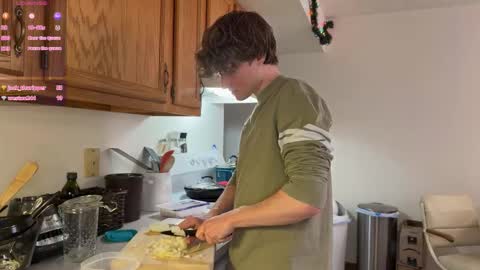 Snapshot of gucciboi4 chatting on February 2026 05:00:02 PM gucciboi4 online show from February 2026 05:00:02 PM