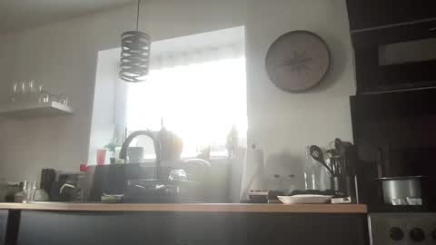 guil0 online show from November 2025 11:44:01 AM