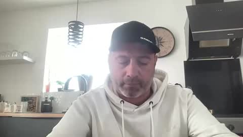 Snapshot of guil0 chatting on February 2026 02:33:01 PM guil0 online show from February 2026 02:33:01 PM