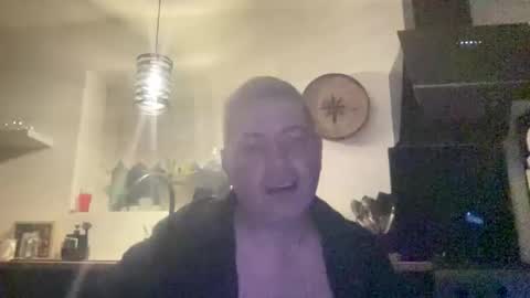 Snapshot of guil0 chatting on March 2026 09:06:02 AM guil0 online show from March 2026 09:06:02 AM