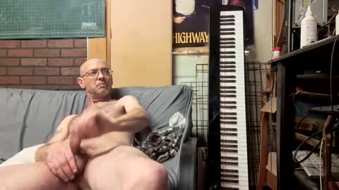 guitarist4206917 online show from April 2026 01:49:01 PM