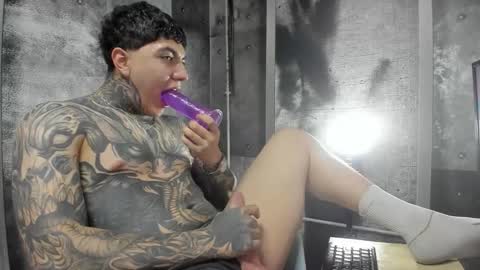 Snapshot of gury_tattoo chatting on May 2026 11:11:01 PM Gury online show from May 2026 11:11:01 PM