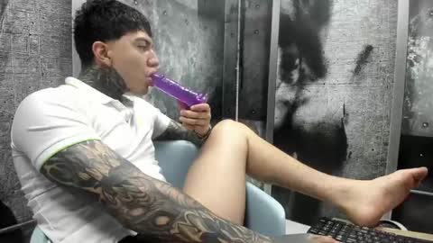 Snapshot of gury_tattoo chatting on May 2026 02:32:01 PM Gury online show from May 2026 02:32:01 PM