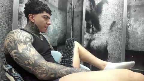 Snapshot of gury_tattoo chatting on June 2026 08:19:02 PM Gury online show from June 2026 08:19:02 PM