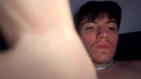 gustavog79 online show from April 2026 07:04:01 AM