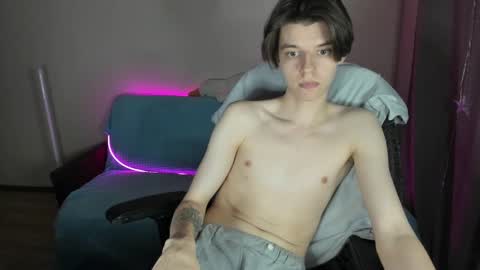 guy_liam1 online show from March 2025 05:22:02 PM