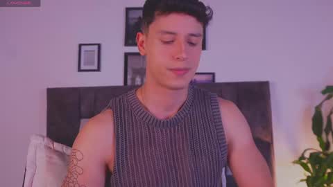 Snapshot of guy_twinks chatting on May 2026 04:53:02 AM Gabriel online show from May 2026 04:53:02 AM