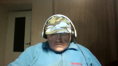 guyboy73 online show from October 2025 09:24:01 PM