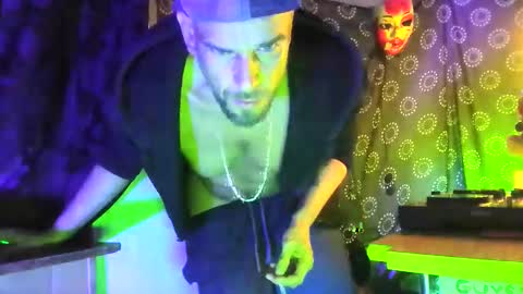 Snapshot of guyst049 chatting on February 2026 01:09:02 AM guyst049 online show from February 2026 01:09:02 AM