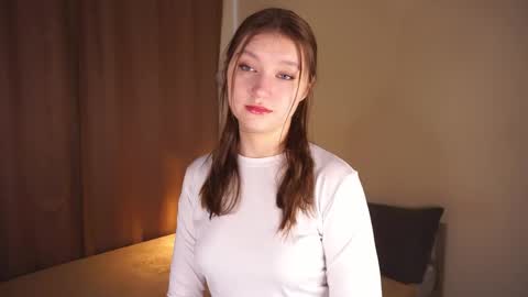 Snapshot of gwennielove chatting on April 2026 05:22:01 AM Molly online show from April 2026 05:22:01 AM
