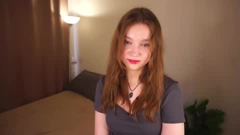 Snapshot of gwennielove chatting on May 2026 04:52:02 AM Molly online show from May 2026 04:52:02 AM