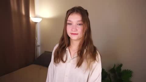 Snapshot of gwennielove chatting on May 2026 05:02:02 AM Molly online show from May 2026 05:02:02 AM