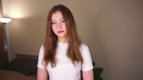 Snapshot of gwennielove chatting on May 2026 05:04:01 AM Molly online show from May 2026 05:04:01 AM