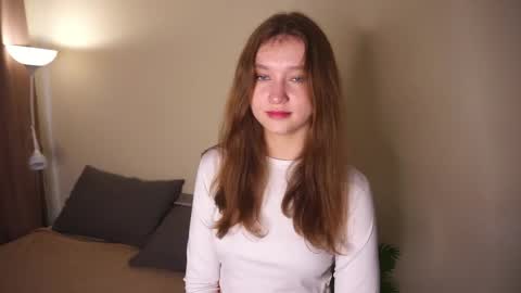 Snapshot of gwennielove chatting on June 2026 04:40:01 AM Molly online show from June 2026 04:40:01 AM
