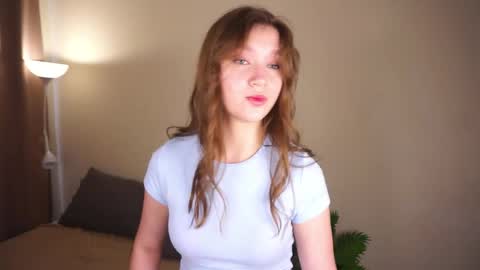 Snapshot of gwennielove chatting on June 2026 05:23:01 AM Molly online show from June 2026 05:23:01 AM
