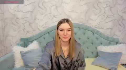 Snapshot of gwensmitt chatting on May 2026 11:43:01 PM gwensmitt online show from May 2026 11:43:01 PM