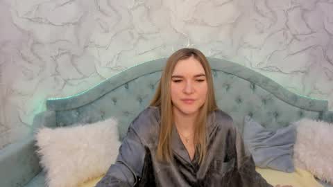 Snapshot of gwensmitt chatting on May 2026 01:57:16 AM gwensmitt online show from May 2026 01:57:16 AM