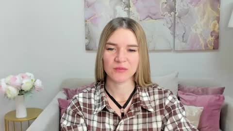 Snapshot of gwensmitt chatting on June 2026 10:02:01 PM gwensmitt online show from June 2026 10:02:01 PM
