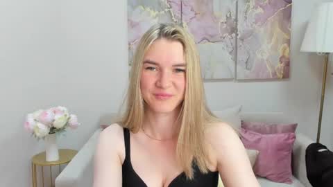 Snapshot of gwensmitt chatting on July 2026 09:41:01 PM gwensmitt online show from July 2026 09:41:01 PM