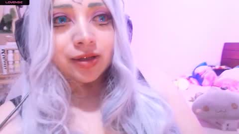 Gwin Nya   Please help me reach 200 thumbs up online show from October 2025 05:15:01 AM