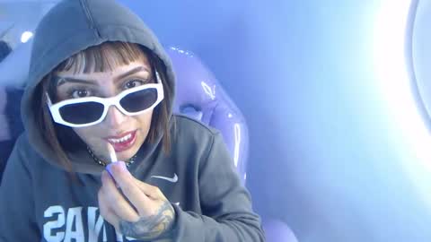 gyal_8_ online show from October 2025 04:35:01 PM