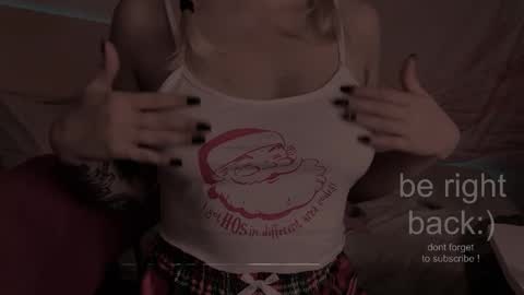 Snapshot of h2h0e chatting on October 2025 09:45:02 PM Lana online show from October 2025 09:45:02 PM