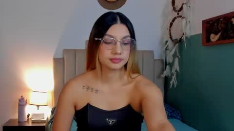 Snapshot of h3y_mia3 chatting on June 2026 03:38:02 AM Paulina online show from June 2026 03:38:02 AM