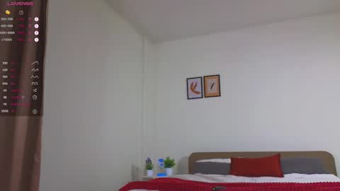 Snapshot of hadleynichols chatting on February 2025 03:01:02 PM Hi Im Rebecca Glad to see you in my room PVT is open online show from February 2025 03:01:02 PM