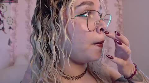 Haely online show from April 2026 08:33:01 PM