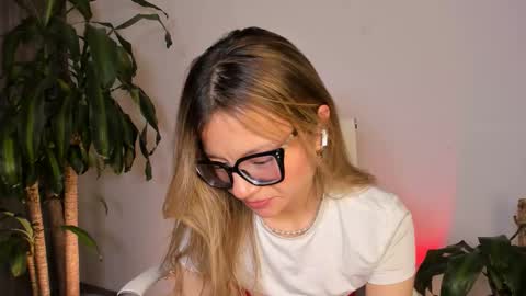 Hailey online show from October 2025 12:47:01 AM