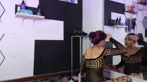 haileycat_ online show from December 2025 01:36:01 AM