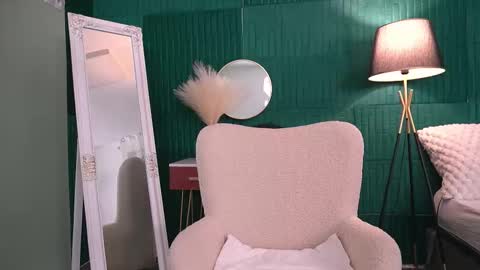 Hailey online show from November 2025 03:51:02 AM