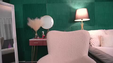 Hailey online show from December 2025 04:18:02 AM