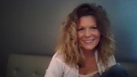 Hailey online show from November 2025 06:21:01 PM