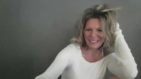 Snapshot of haileys123 chatting on March 2026 05:18:02 PM Hailey online show from March 2026 05:18:02 PM