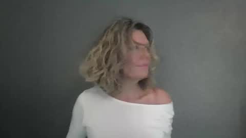 Snapshot of haileys123 chatting on April 2026 05:21:02 PM Hailey online show from April 2026 05:21:02 PM
