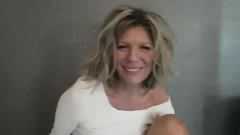 Snapshot of haileys123 chatting on April 2026 06:10:01 PM Hailey online show from April 2026 06:10:01 PM