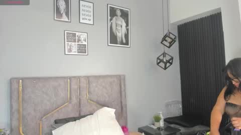 haileystonei online show from January 2026 11:04:01 AM