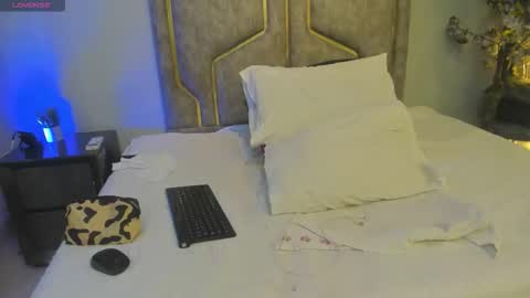 haileystonei online show from February 2026 11:18:01 AM