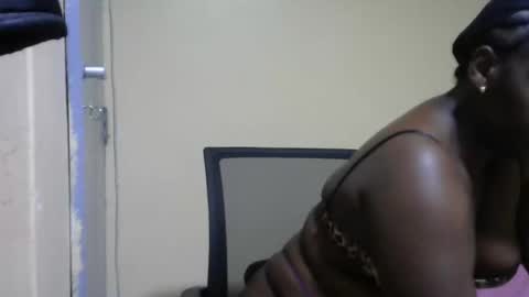hairypussybigassy001 online show from February 2025 01:27:01 PM