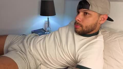 Independent       model  online show from November 2025 10:42:02 PM