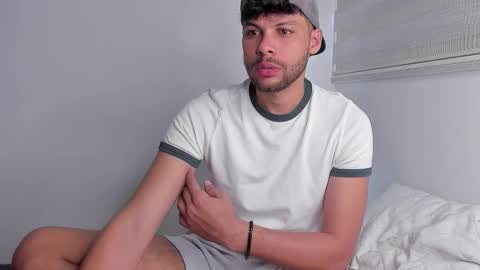 Independent       model  online show from February 2026 09:44:02 PM