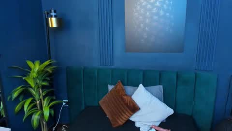 Halley Lorens online show from November 2025 07:24:01 PM