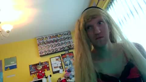 Snapshot of hamptoncriz chatting on September 2025 11:14:01 AM Sissy Sarah-Louise online show from September 2025 11:14:01 AM