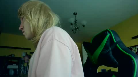 Snapshot of hamptoncriz chatting on February 2026 12:14:01 PM Sissy Sarah-Louise online show from February 2026 12:14:01 PM